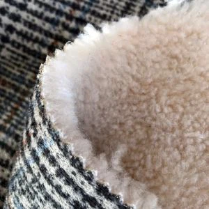 Bedrukte veloursstof met namaakbontstof